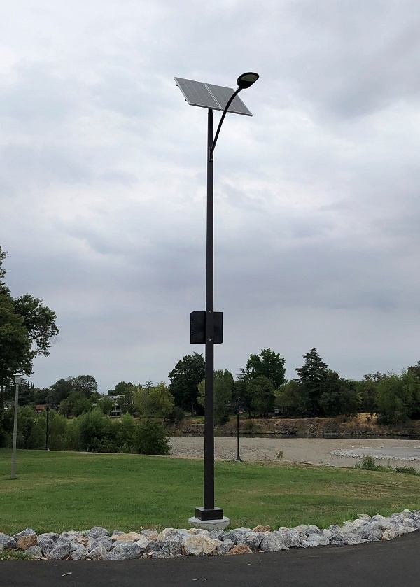 stand alone solar street light installation